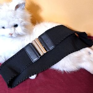 Kohls black elastic belt with silver buckle